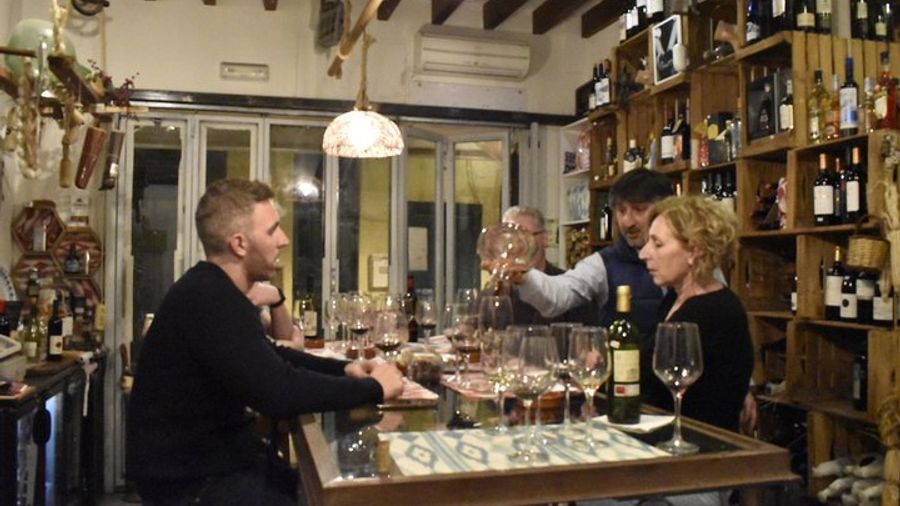 Wine Tasting Experience in Palma Old Town