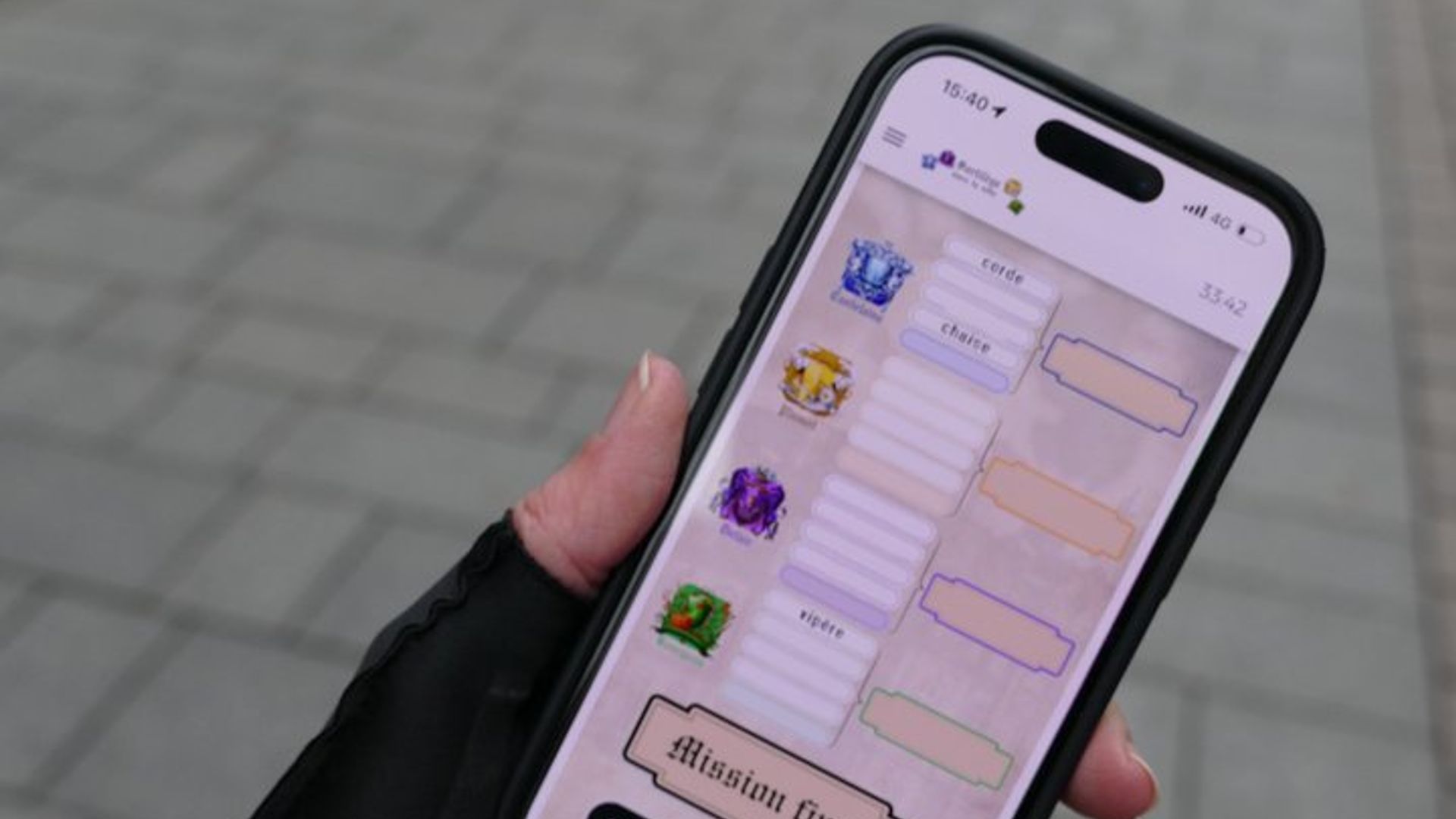Juego de escape con temática mágica en las calles de Versalles.