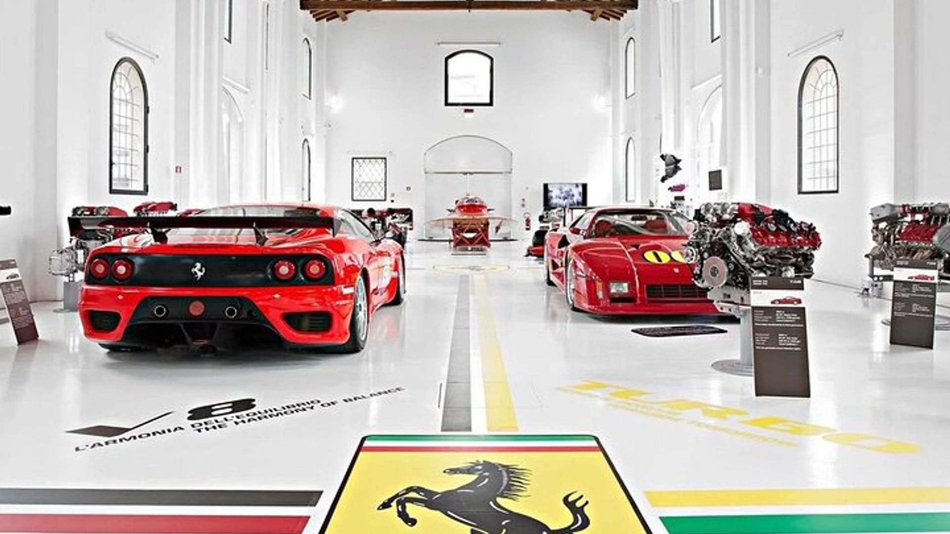Florence Private Ferrari and Pagani Gastronomy and Car Tour
