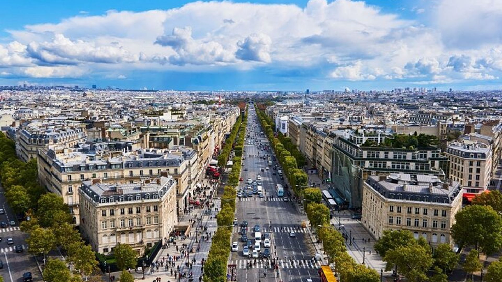 Paris Short Layover Private Panoramic Sightseeing Tour by Car