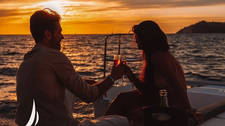 Santorini Private Sunset Cruise With Dinner