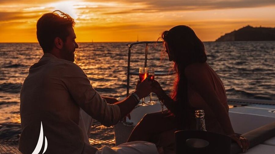 Santorini Private Sunset Cruise With Dinner