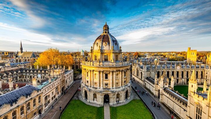 Oxford University and Harry Potter Walking Tour With Magician