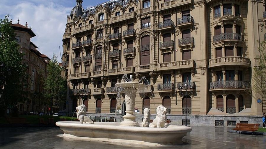 Bilbao Private Customized Walking Tour With Local Guide