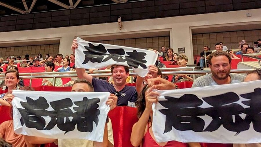 Tokyo Sumo Tournament and Ryogoku Tour with Chanko-Nabe Dinner