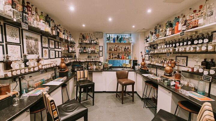 Edinburgh: Gin Tasting Workshop & Distill Your Own Bottle