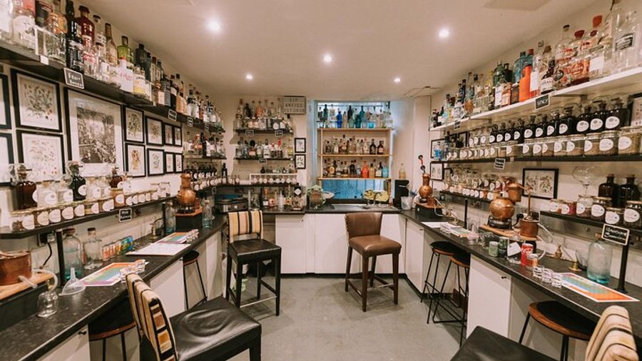 Edinburgh: Gin Tasting Workshop & Distill Your Own Bottle