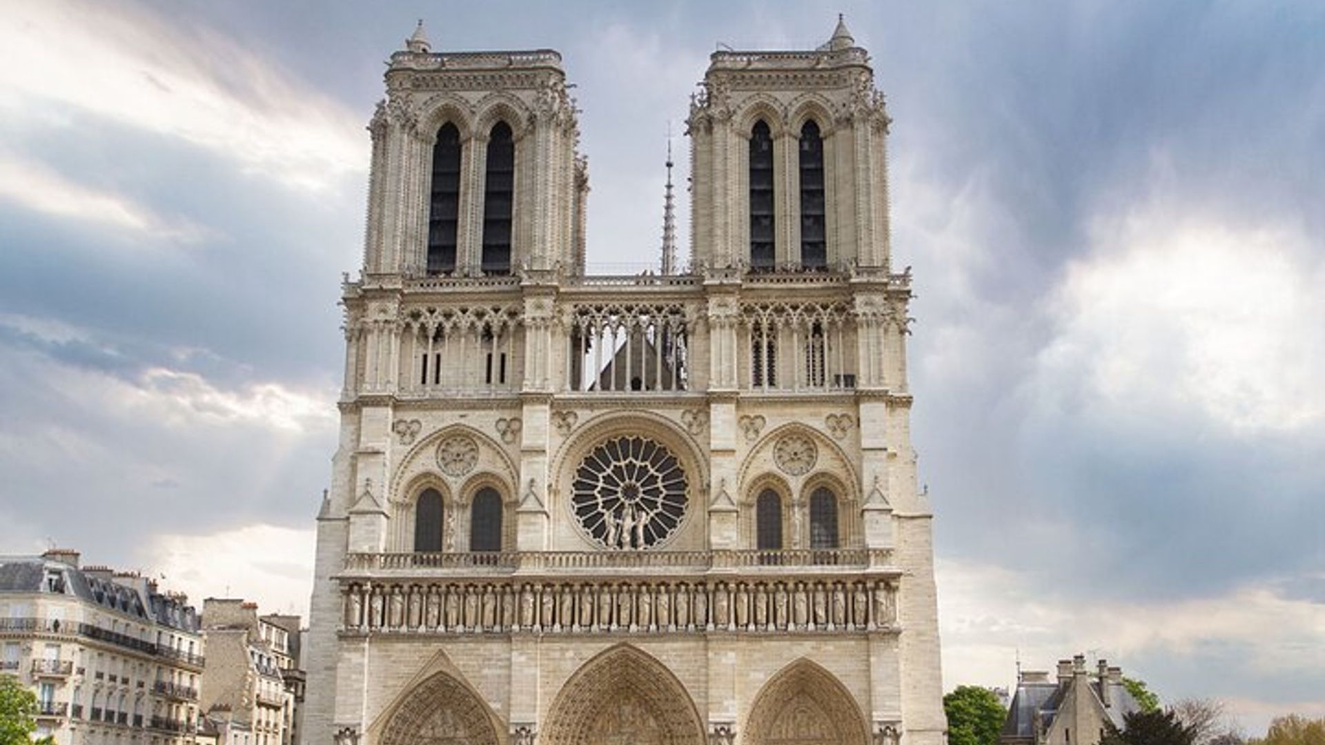 Paris Notre Dame Private Outdoor Tour With Crypt Entry