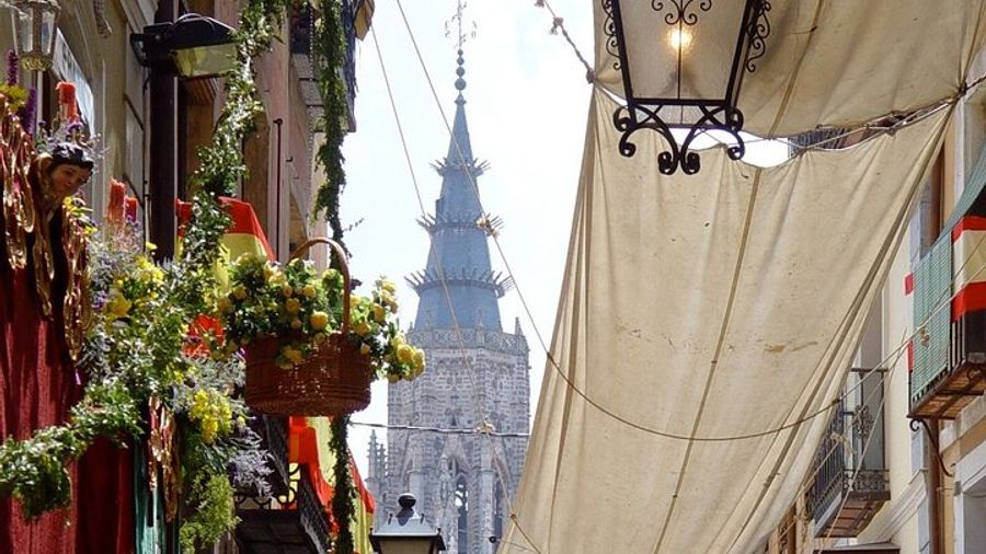Toledo Essential: Private Visit with Official Guide and Tickets