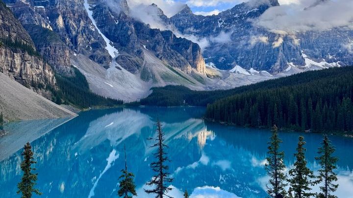 Banff National Park Private Tour With Lake Louise and Moraine