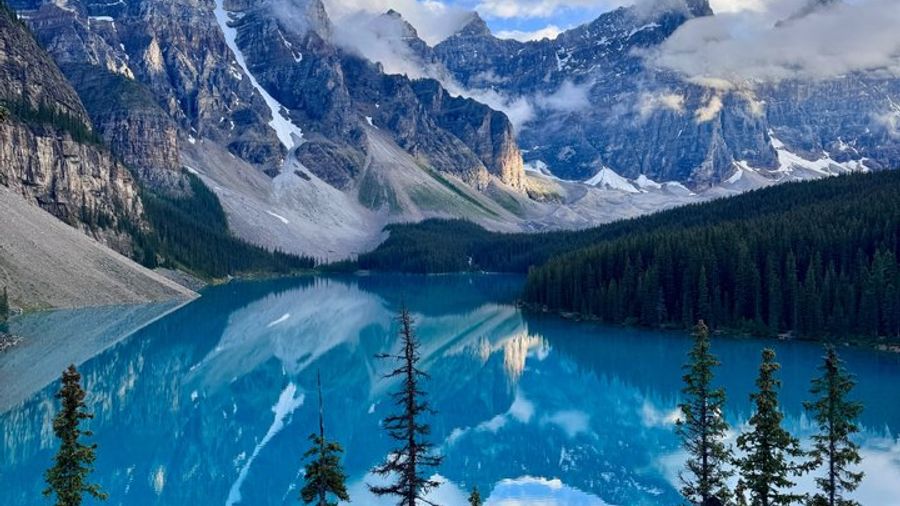 Banff National Park Private Tour With Lake Louise and Moraine