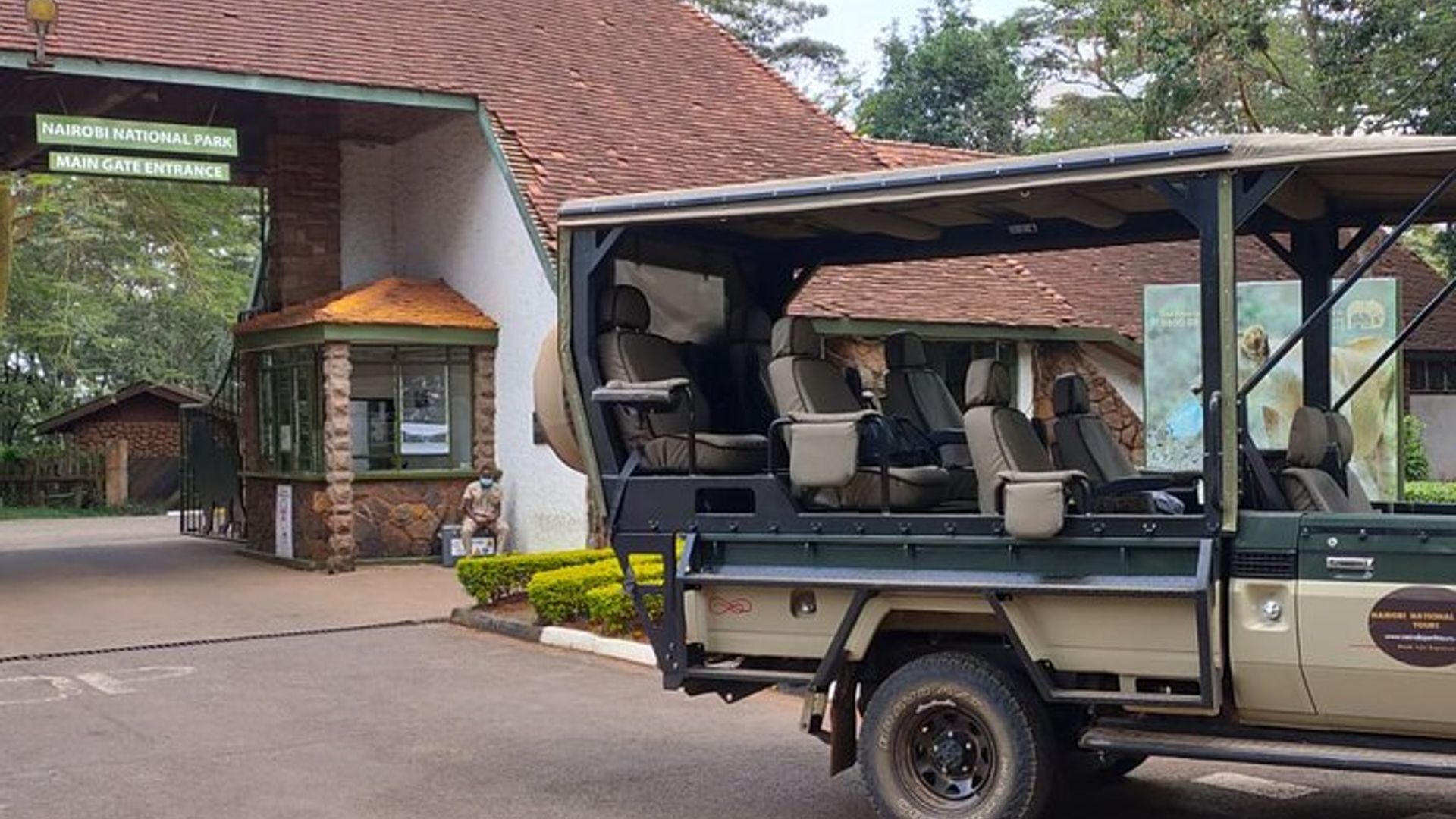 Half-Day Private Tour in Open Jeep at Nairobi Park