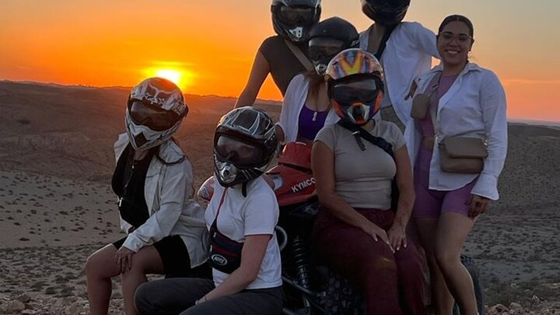 Agafay au départ de Marrakech : quad, promenade à dos de chameau et dîner-spectacle