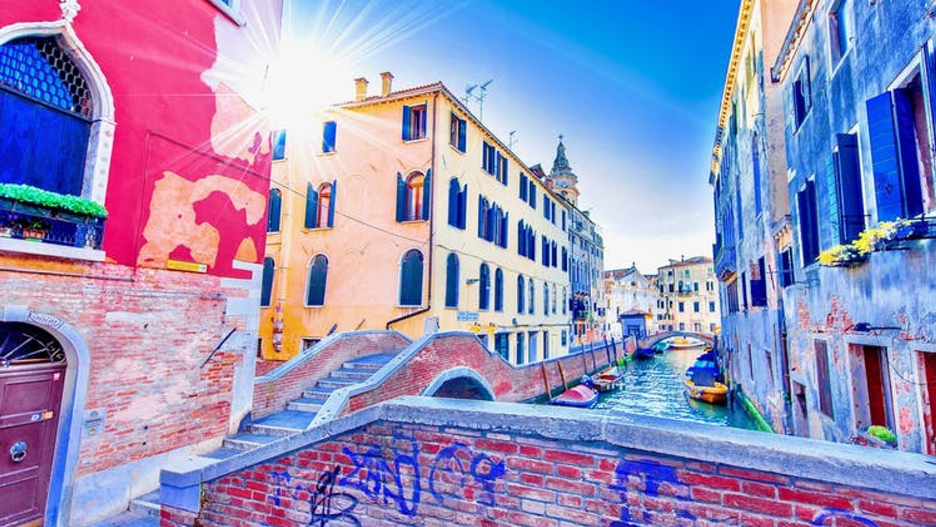 Byzantine Venice walking city tour with gondola ride