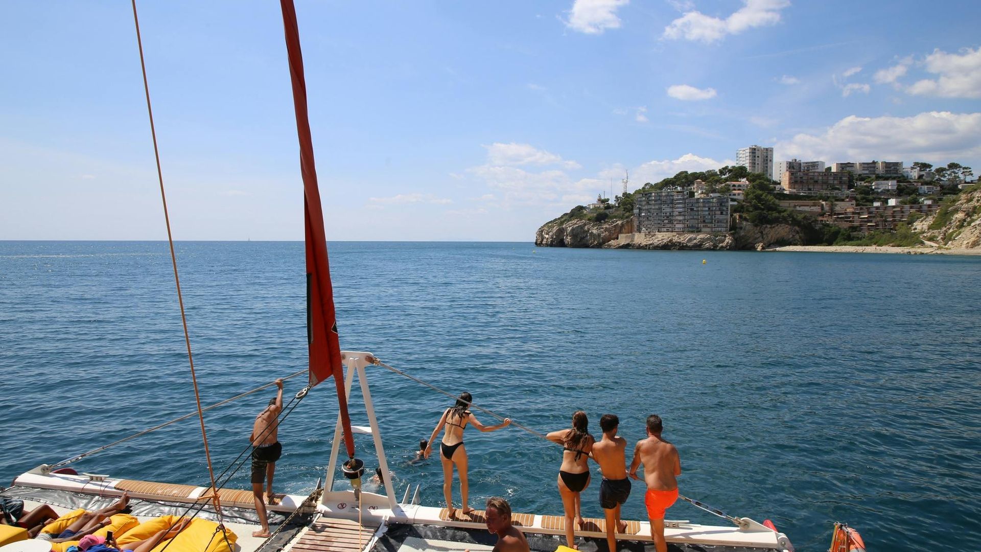 Cambrils catamaran cruise with Balinese bed and drink