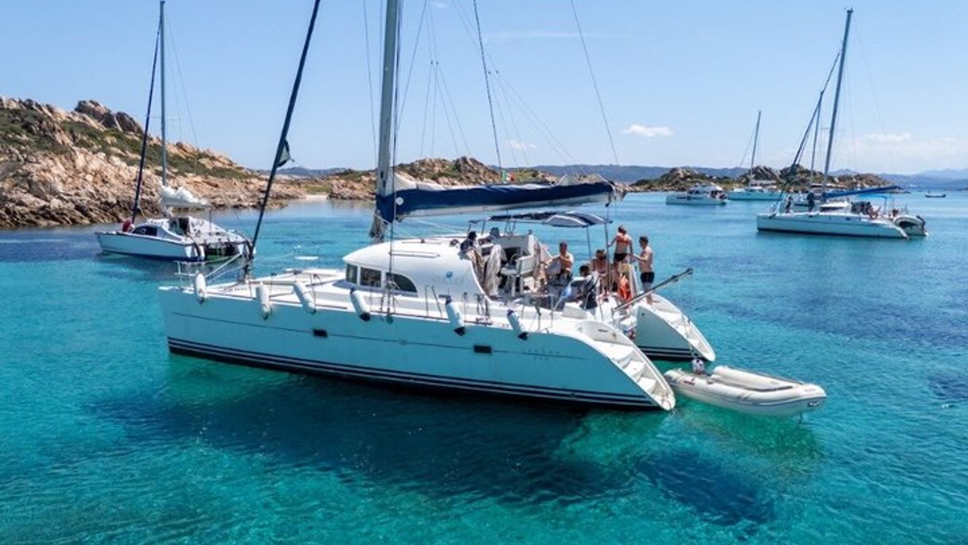 Eine ganztägige Maddalena-Bootstour in kleiner Gruppe mit Mittagessen