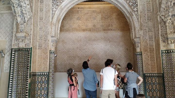 Alhambra Private Tour with a Fresh Perspective