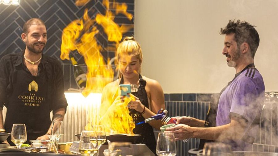 Madrid Cooking Class: Traditional Paella with Wine Pairing