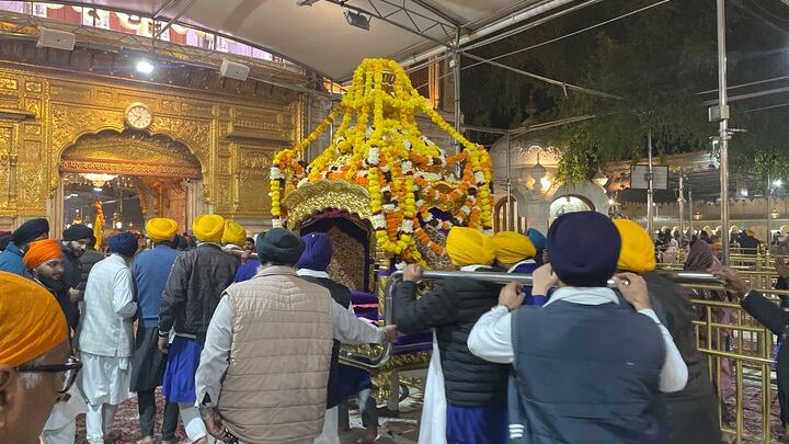 Golden Temple Night Ceremony and Light Visit Tour with Pick-Drop