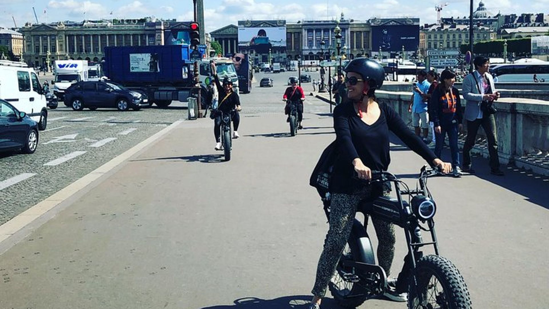 Private Paris electric bike ride with video image 3