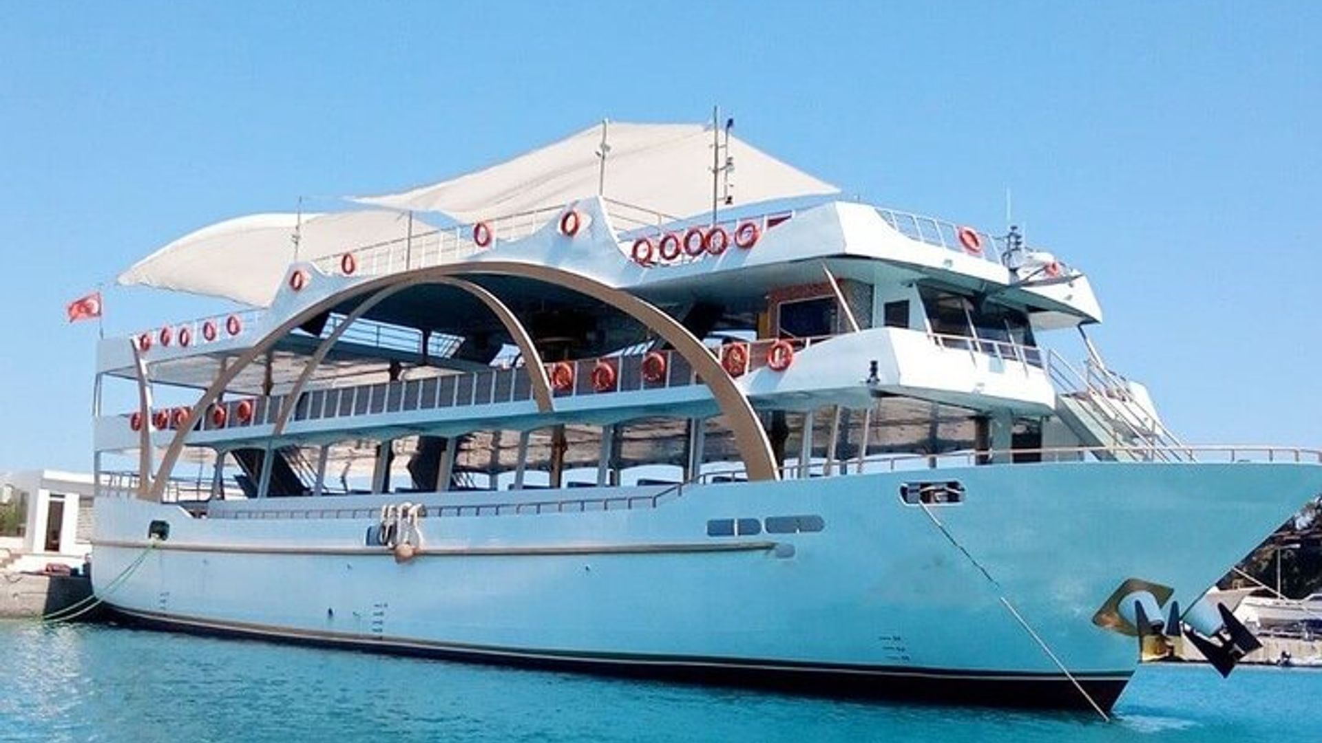 Mega Star Yacht Tour with Lunch, Foam Party & Transfer From Belek