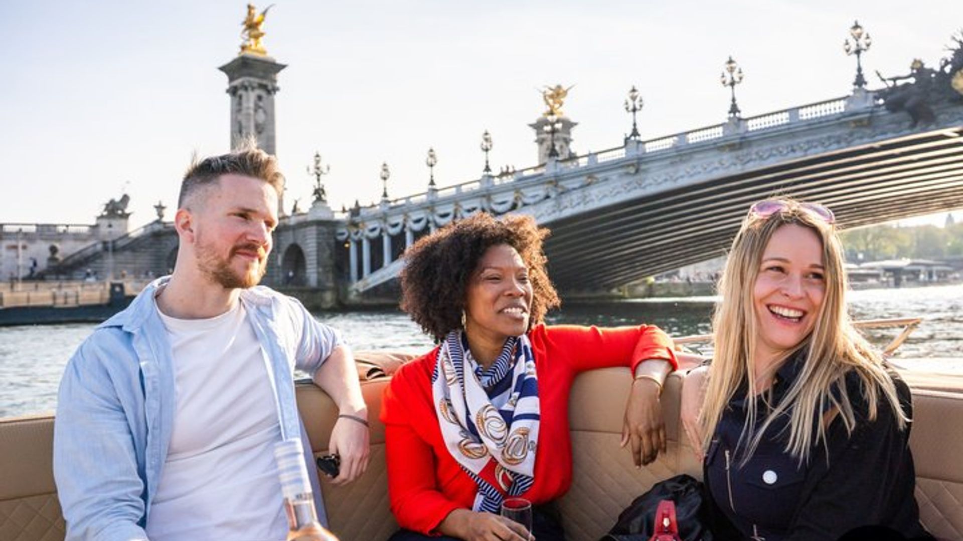 Paris Private Boat Tour With Rosé Wine and Macaron Desserts