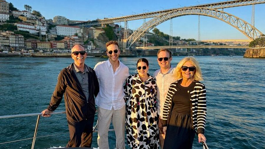 Porto Small-Group Douro River Cruise with Drink