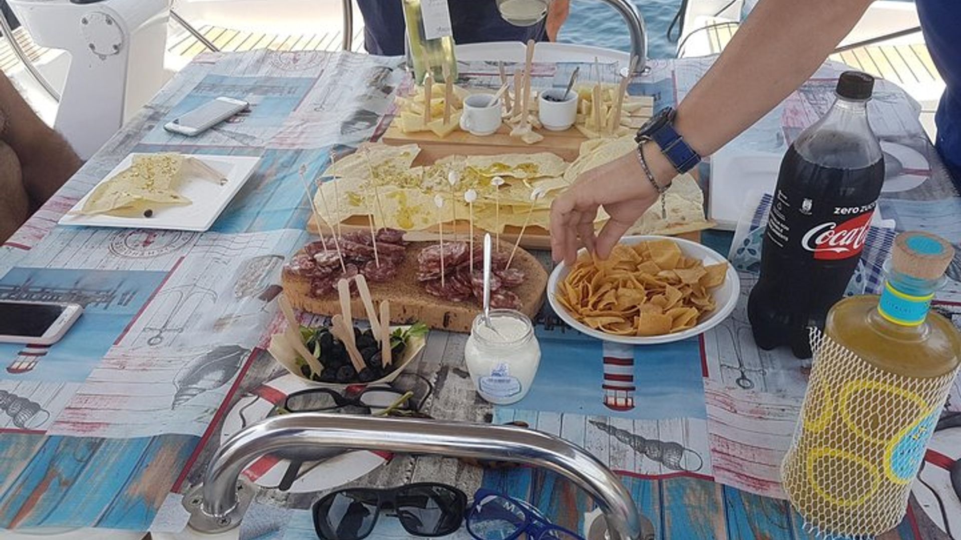 Un tour in barca a vela di un'intera giornata a La Maddalena per piccoli gruppi