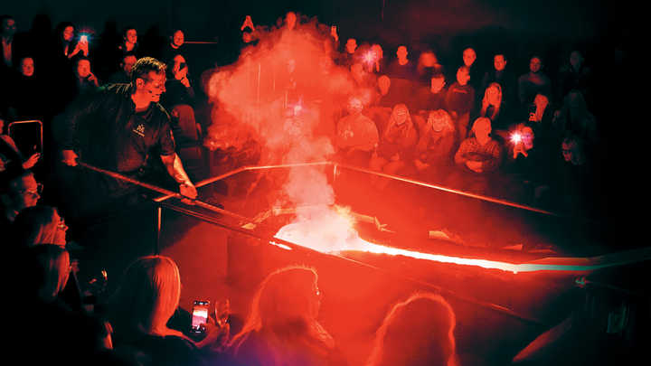 Lava Show Vík
