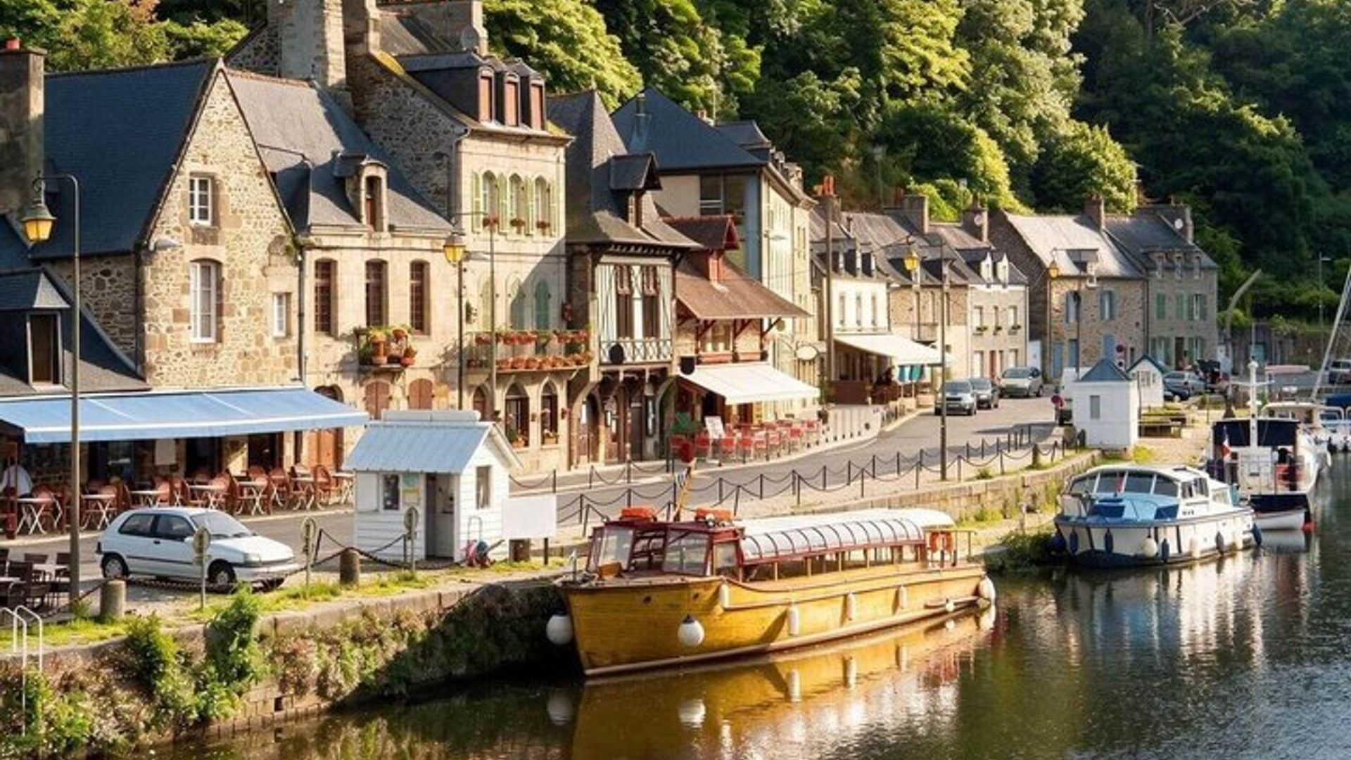 Bonjour Dinan : Privé 2 - Heure Intro City Walk avec Guide Local