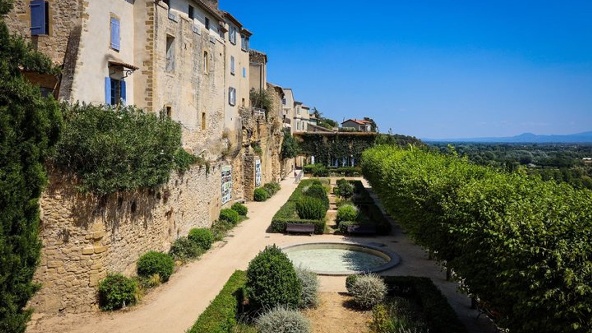 Luberon Villages: Private Tour With Lourmarin and Lauris
