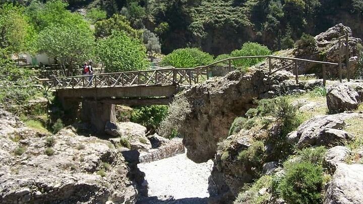 Samaria Gorge Private Round-Trip Transfer with Lunch