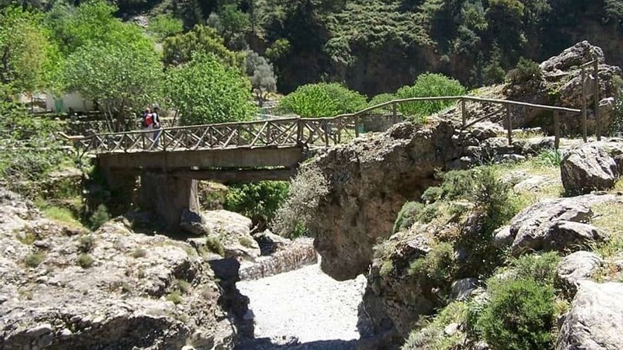 Samaria Gorge Private Round-Trip Transfer with Lunch