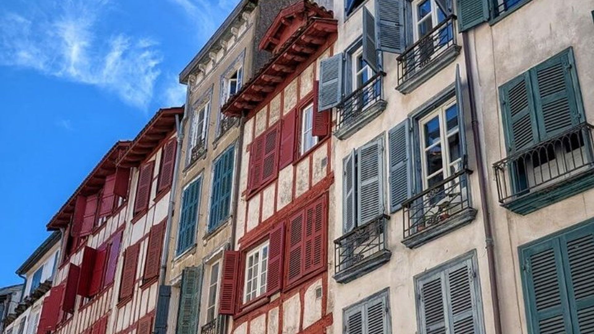 Excursión guiada de medio día a Bayona y Biarritz en el País Vasco.