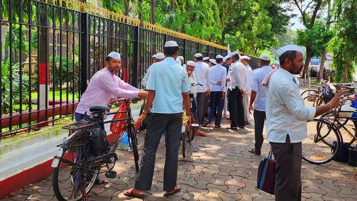 Mumbai Under-the-Radar Tour With Dabbawalla, Dhobi Gat, Slums