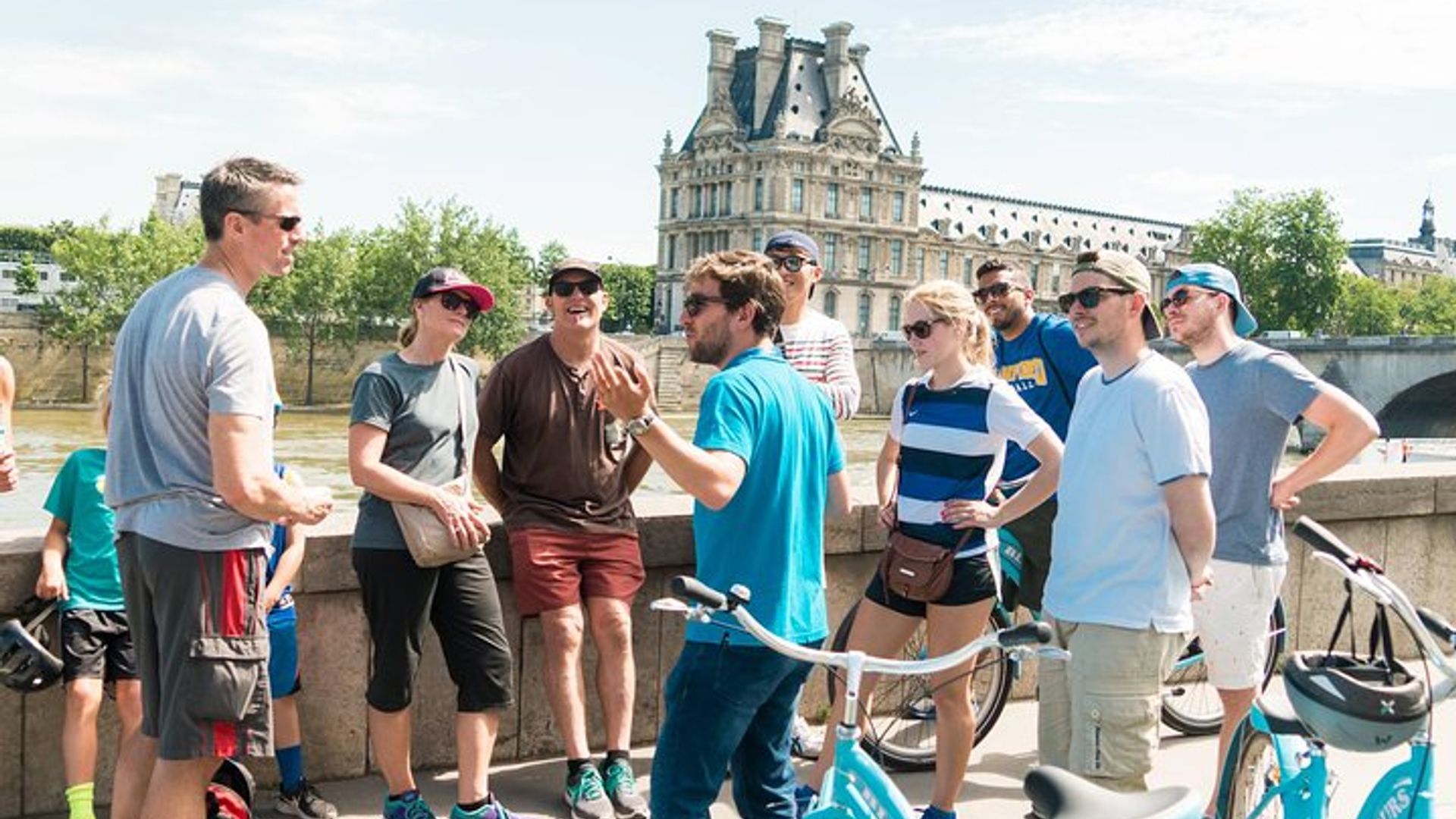 Passeio de Bicicleta pelos Destaques de Paris com Torre Eiffel, Louvre e Notre-Dame