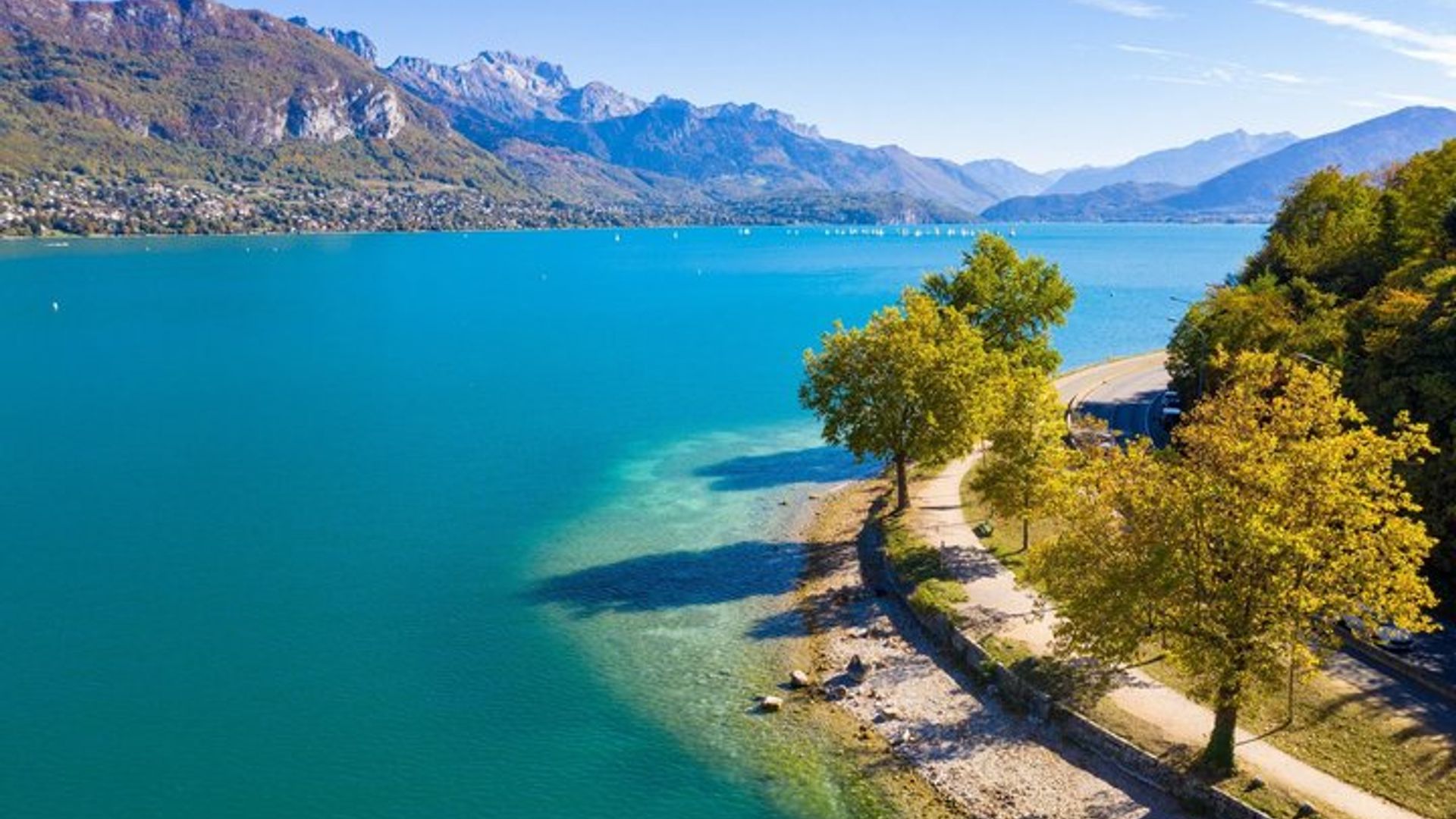 Private Transfer and 1 Hour Panoramic Cruise on Lake Annecy