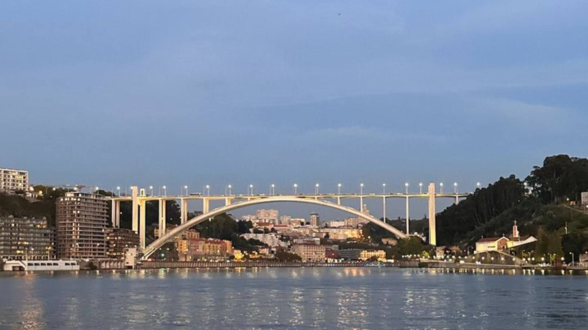 Porto Douro River Boat Cruise With Drinks and Snacks
