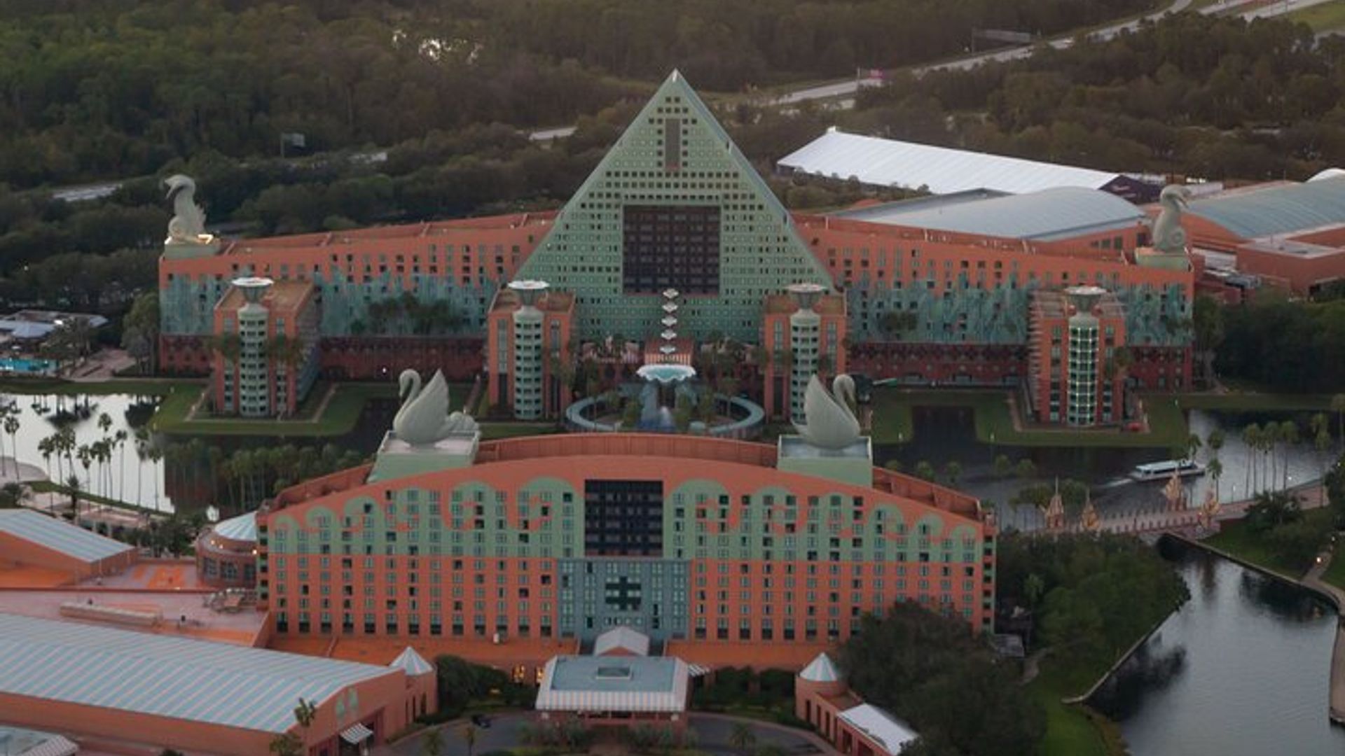 Tour en helicóptero de 31 millas por todos los parques temáticos