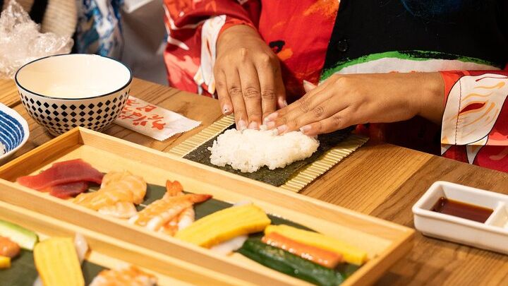 Popular Sushi Making Class in Asakusa