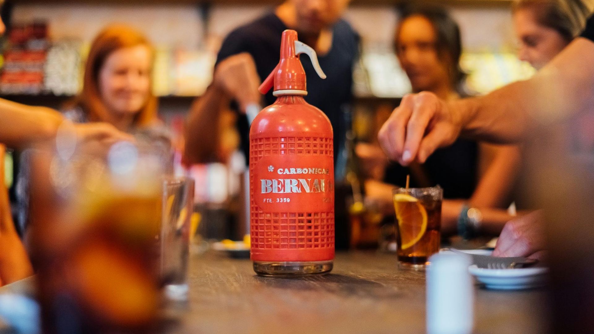 Barcelona: Tapas and Wine Tasting Walking Tour