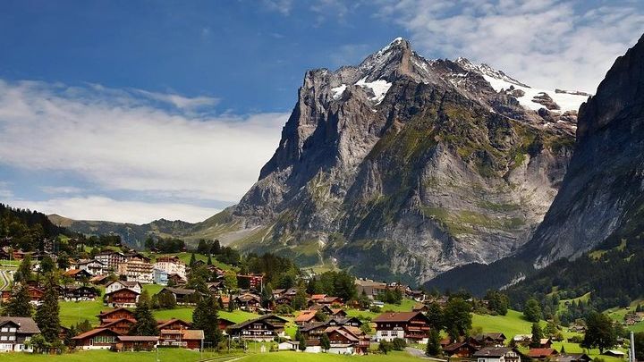 Swiss Alps: Interlaken and Grindelwald Day Trip From Zurich