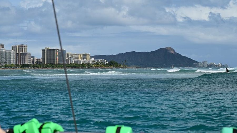 Honolulu Sunset Catamaran Sail from Waikiki