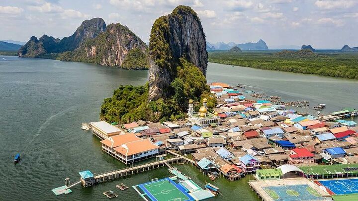 James Bond, Canoeing and Floating Village Tour By Speedboat