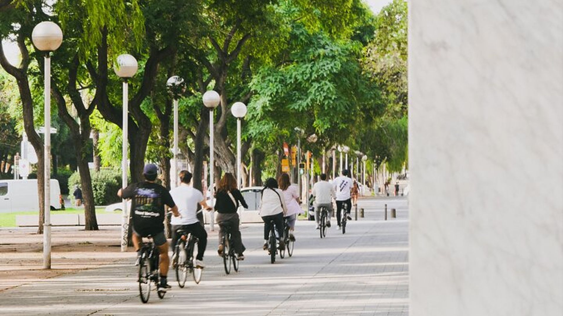 Barcelona E-Bike Tour in kleiner Gruppe : Erkunden Sie mit Ortskundiger Reiseleiter