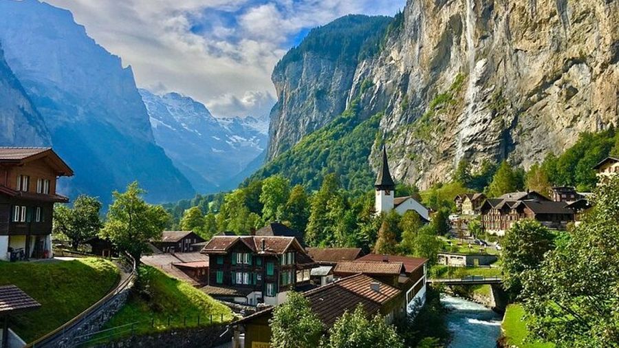 Basel: Swiss Alps, Lauterbrunnen, and Beatus Caves Guided Tour