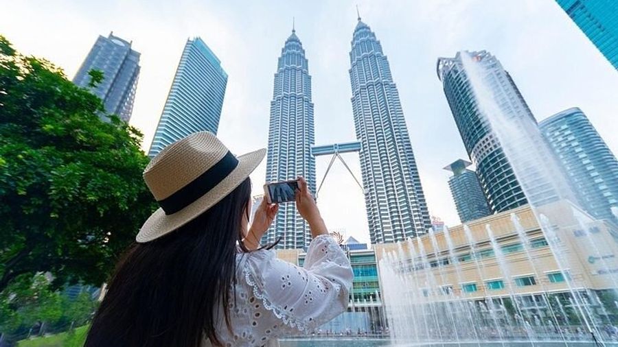 Kuala Lumpur Private Tour With Twin Towers and Batu Caves