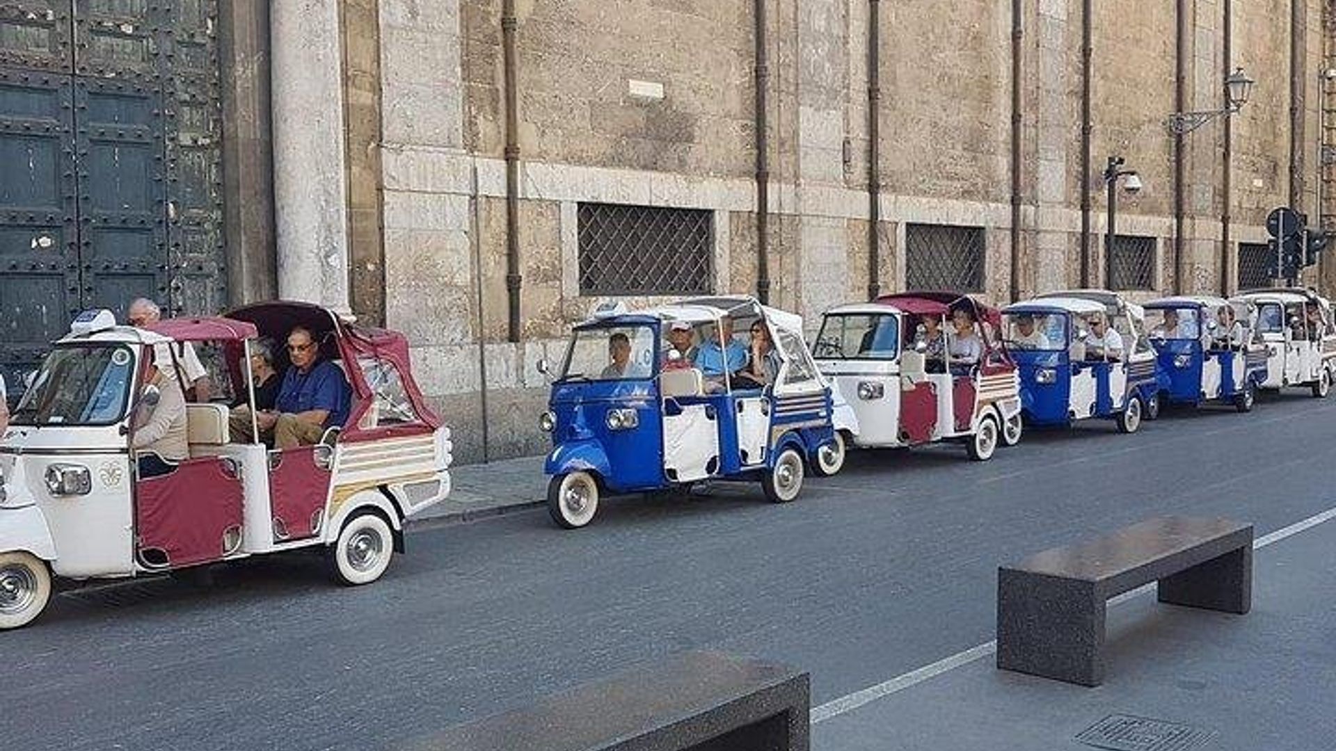 Balade en tuk tuk, voiture de singe