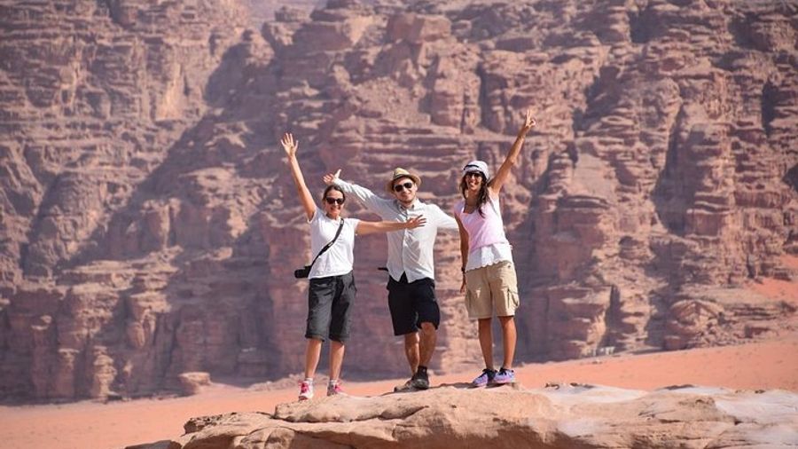 Petra, Wadi Rum, Red Sea and Dead Sea: 2-Day Tour From Amman