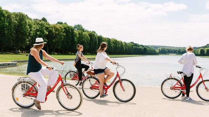 Versailles: Half-Day Bike Tour of Palace Grounds and Hamlet